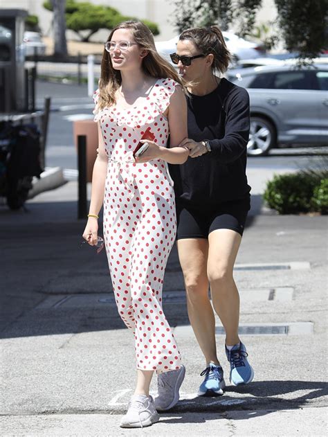 Violet Affleck Is Taller Than Her Mom Jennifer Garner On。